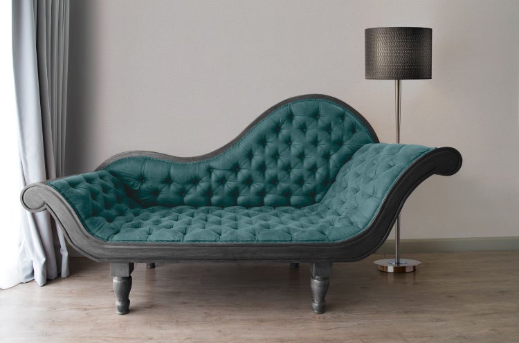 Chaiselongue mit Knopfheftung und Holzrahmen