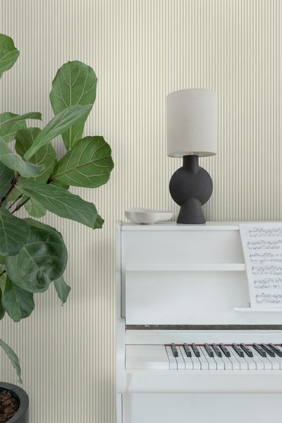 Details eines wetterbeständigen Gartenstuhls aus PE-Rattan mit UV-Schutz, handgewebt und langlebig