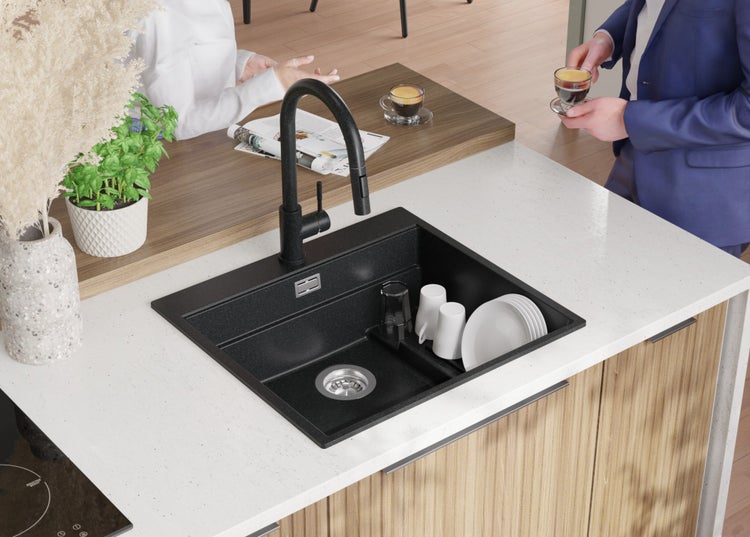 Spüle mit Armatur in einer modernen Küche