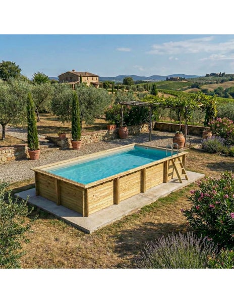 Holzpool mit Leiter im Garten