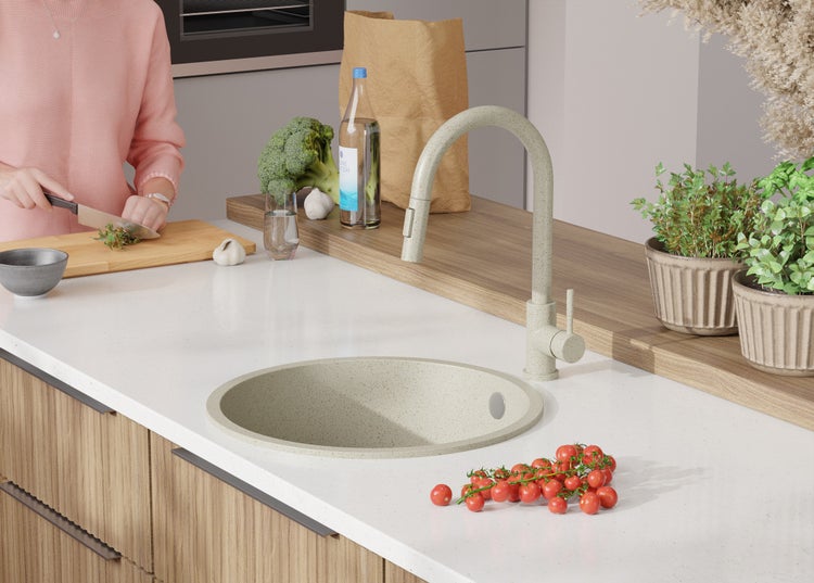 Küchenspüle mit Armatur in einer modernen Küche