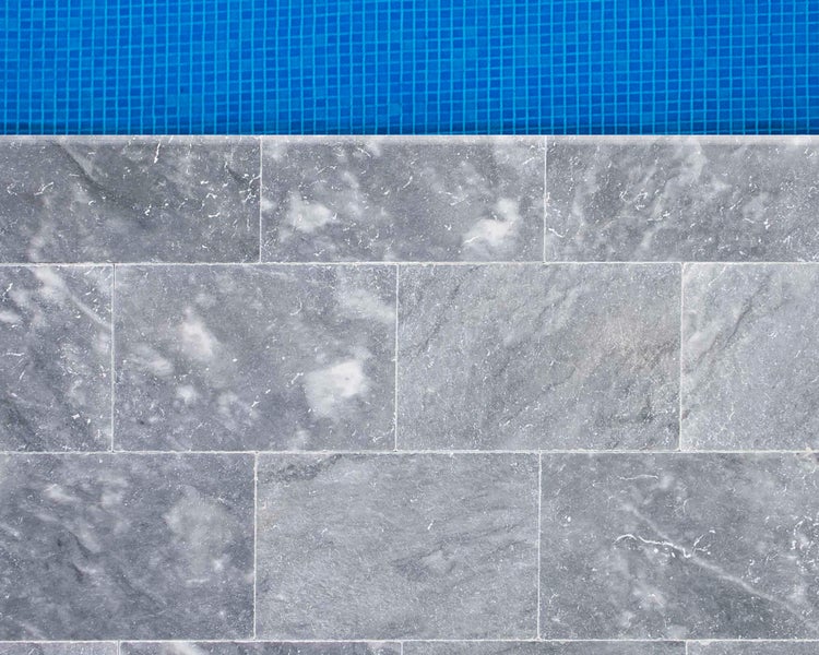 Wohnrausch Kalkstein Terrassenplatten BLUE ICE 61 x 40,6 x 3 cm, getrommelt, blau, grau