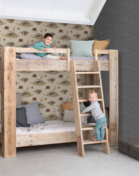 Künstlicher Weihnachtsbaum mit grünen Nadeln