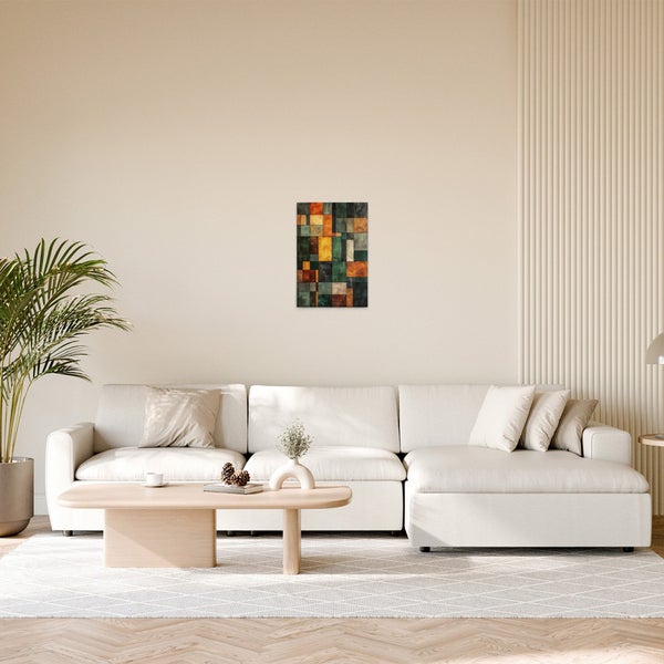 Wohnzimmer mit Sofa und Wandbild aus geometrischen Formen