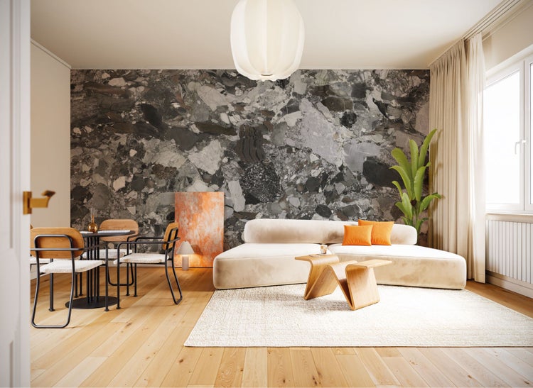 Heller Wohnraum mit Sofa, Teppich, Tisch und Essbereich