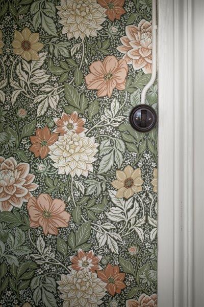 Borastapeter Tapete Blumenmuster im Jugendstil Grün und Rosa - 53 cm x 10.05 m - 660376