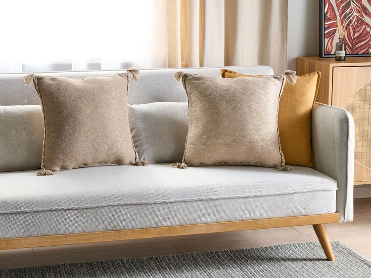 Teppich mit geometrischem Muster und Detailansicht der Textur