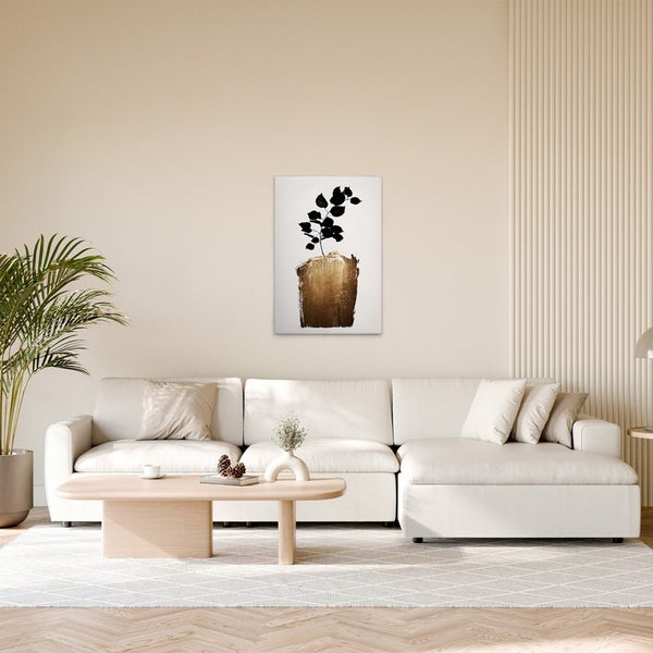 Wohnzimmer mit einem Sofa und einem gerahmten Bild mit Pflanzenmotiv