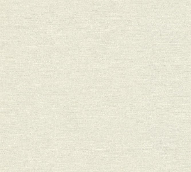 Helle Tapete mit Textur, Vase mit Trockenblumen und Dekokissen auf einer Ablage