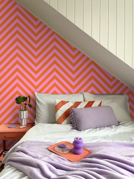 ESTAhome Tapete Zickzackmuster Orange und Rosa - 50 x 900 cm - 131406