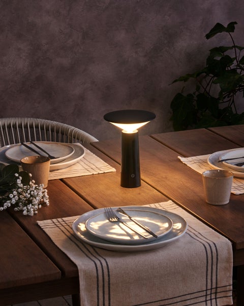 Technische Zeichnung einer Tischleuchte mit Maßangaben