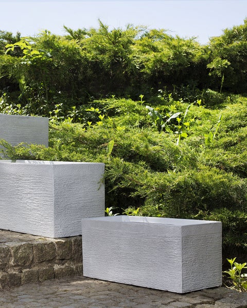 Rechteckiger Pflanzkasten mit Holzstruktur