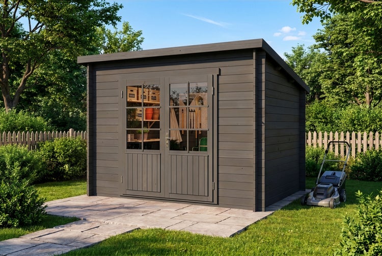 Modernes Gartenhaus aus Holz mit Pultdach und verglaster Doppeltür auf einer Steinterrasse in einem hellen, gepflegten Garten.
