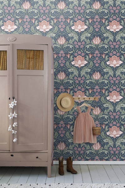 ESTAhome Tapete Blumenmuster im Jugendstil Blau, Grün und Terrakottarosa - 50 x 900 cm - 131083
