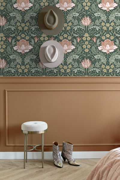 ESTAhome Tapete Blumenmuster im Jugendstil Dunkelgrün und Hellrosa - 50 x 900 cm - 131081