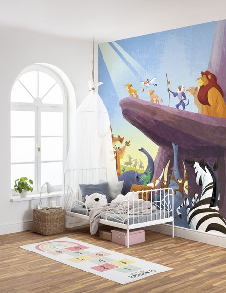 Kinderzimmer mit Wandbild, Kinderbett und Spielteppich