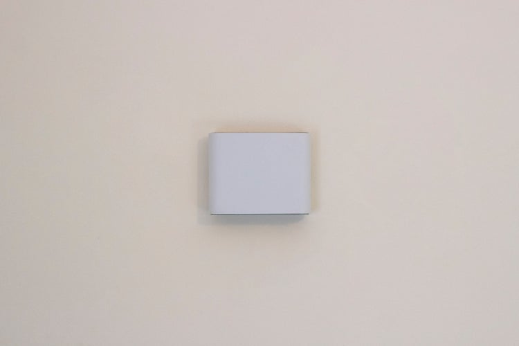 Akku-Wand-Leuchte CUBE magnetisch, ca 10 x 10 cm, aus weißem Metall, mit Bewegungssensor