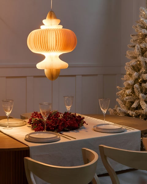 Weihnachtsanhänger aus Papier mit Wabenstruktur in Spindelform, Beige