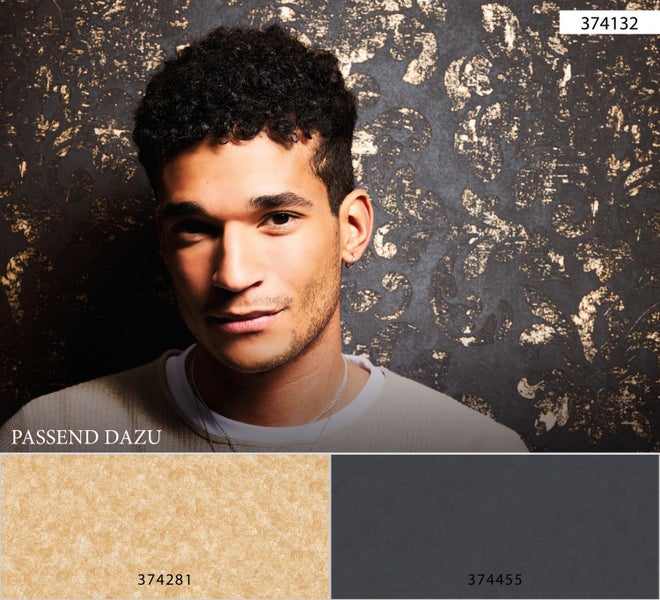 Der Mann präsentiert die Tapete 374132 und empfiehlt dazu die Tapeten 374281 und 374455.