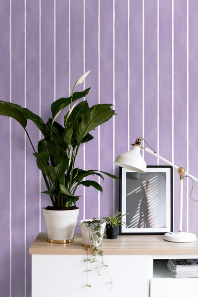 ESTAhome Tapete Streifenmuster Violett und Weiß - 50 x 900 cm - 131310