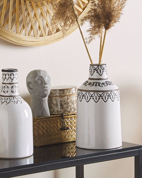 Dekorative Terrakotta-Vase mit zwei Öffnungen und zwei Löchern