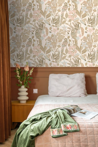 ESTAhome Tapete tropischen Blumen und Paradiesvögeln Sandbeige - 50 x 900 cm - 131156
