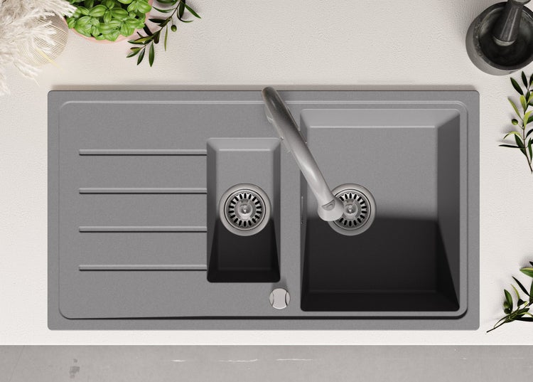 Spüle mit zwei Becken und Abtropffläche