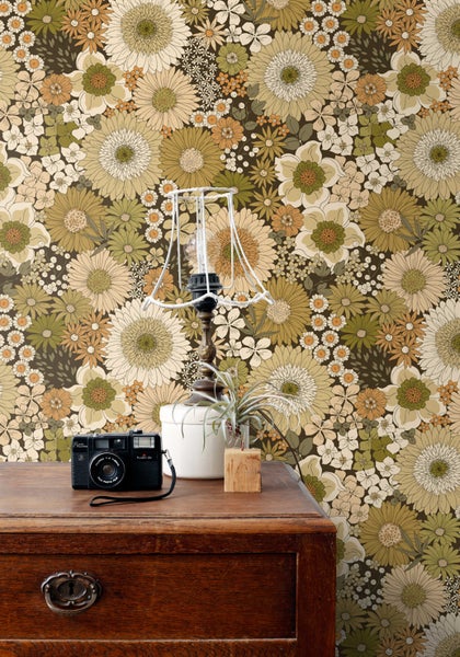 ESTAhome Tapete Retro Blumen Olivgrün und Orangebraun - 50 x 900 cm - 131317