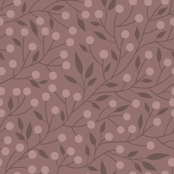 Heller Raum mit Ofen, Fenster und Esstisch vor einer Wand mit Blumentapete.