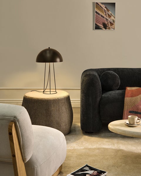 Wohnzimmer Szene mit Lampe, Sessel und Sofa