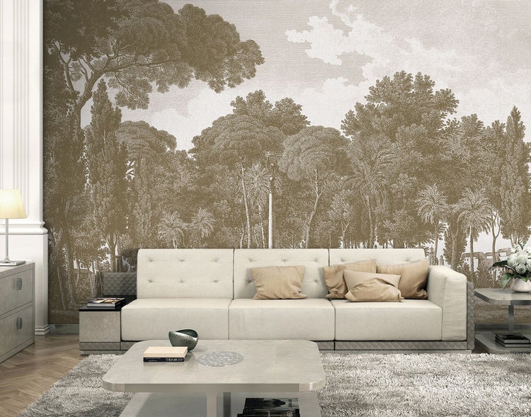 Wohnraum mit gemusterter Tapete, Sofa und Couchtisch