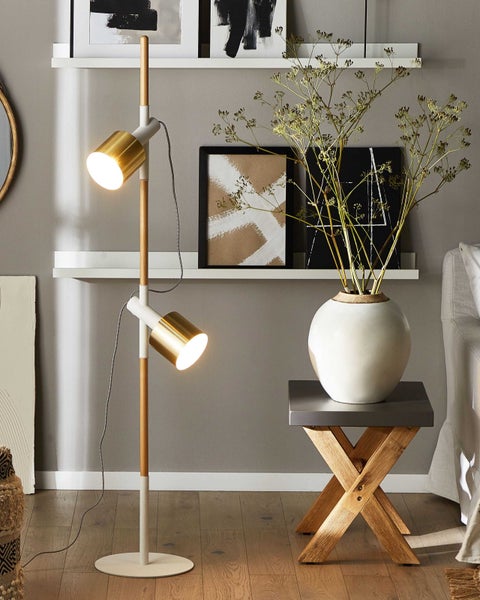 Stehleuchte mit zwei Strahlern aus Holz und Metall