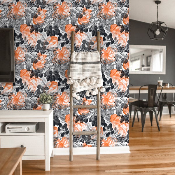 Detailaufnahme einer Lampe mit verchromten Metallelementen