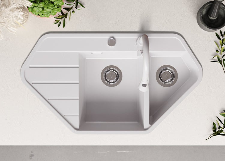 Spültisch aus Quarzkomposit mit zwei Becken und Abtropffläche