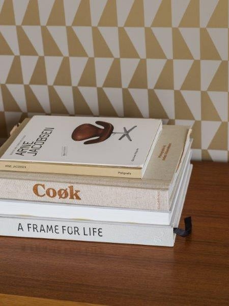 Metallregal mit drei Ebenen für Lagerung und Organisation