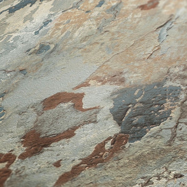 Schlafzimmer mit Bett, Leiter und gemusterter Tapete