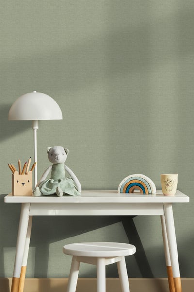 Kindgerechte Szene mit Schreibtisch, Stuhl und grüner Struktur Tapete