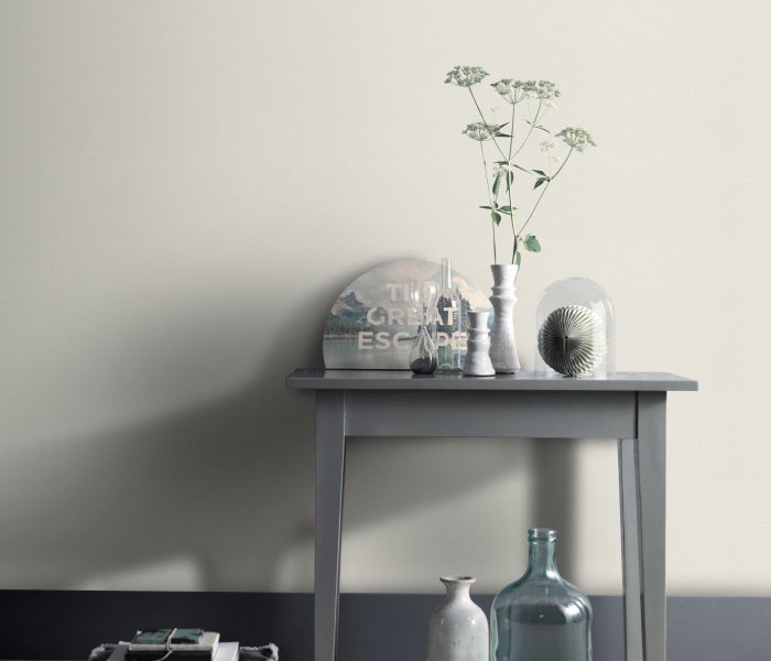 Detailansicht einer Badewanne mit Handbrause und Armaturen