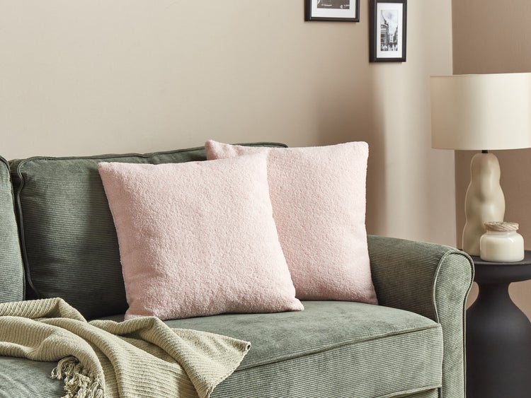 Dekokissen 2er Set LEUZEA Bouclé 45 x 45 cm Pastellrosa Ohne Muster