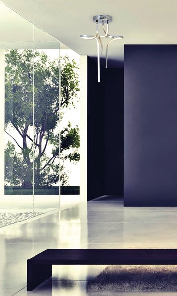 Innenraum mit modernem Design und Deckenleuchte