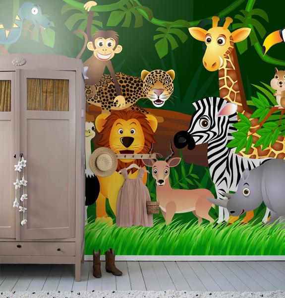 Dekoratives Kinderzimmer mit Tiermotiv-Tapete, Kleiderschrank und Accessoires