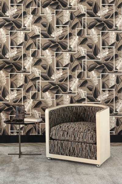 Zweig der Schneebeere mit Blättern und roten Beeren