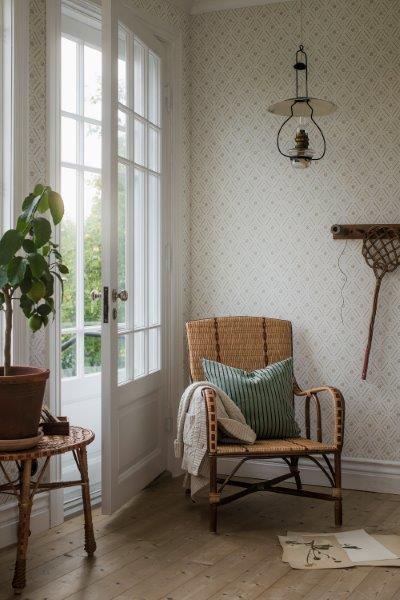 Stapelbare schwarze Transportboxen mit Deckeln, Mehrfachansicht