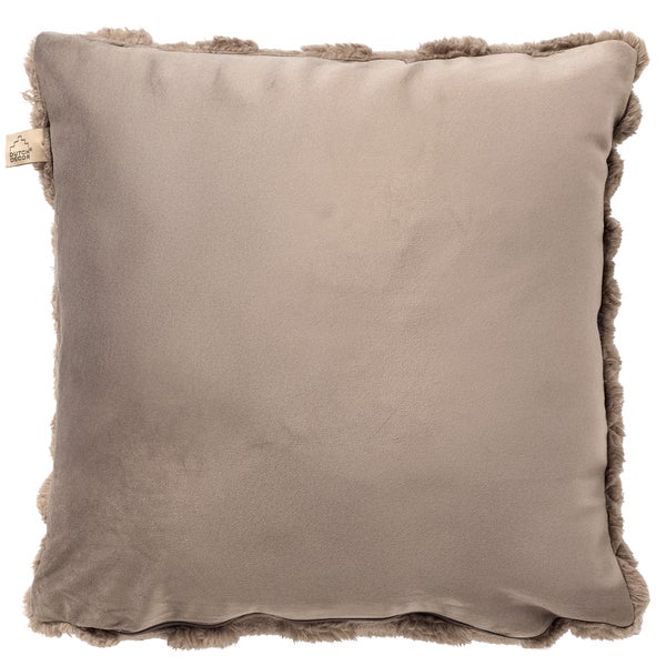 Quadratisches Zierkissen mit glatter Stoffmitte, flauschigem Kunstfellrand und Dutch Decor Logo.