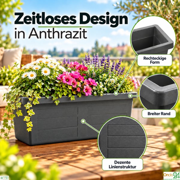 Rechteckiger Blumenkasten in Anthrazit mit dezenter Linienstruktur und breitem Rand, bepflanzt mit bunten Sommerblumen auf einem Holztisch.