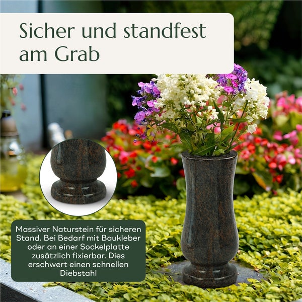Grabvase aus massivem Naturstein fuer sicheren Stand auf dem Friedhof mit Blumenschmuck.