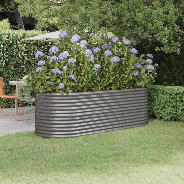 Rechteckiges Hochbeet aus Metall mit abgerundeten Ecken, bepflanzt mit blauen Hortensien in einem Garten.