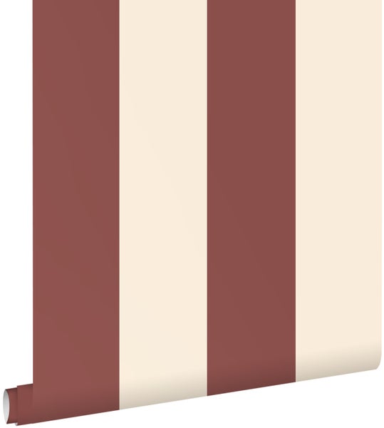 Vliestapete mit breiten vertikalen Streifen in Braun und Beige.