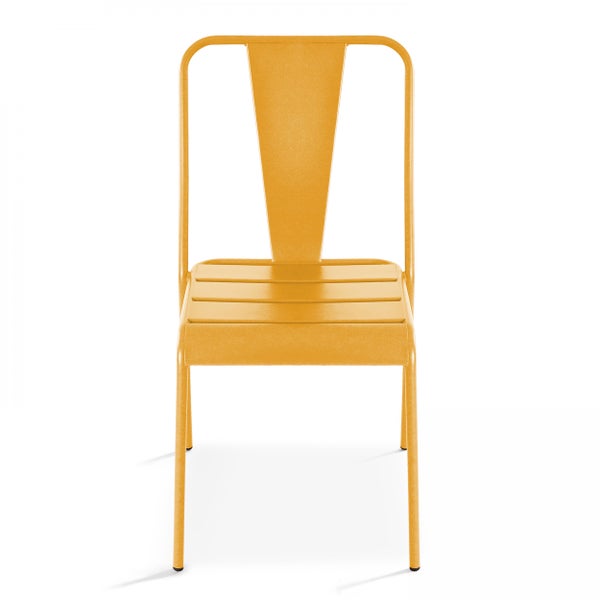 Gelber Metallstuhl im industriellen Design mit Querlatten-Sitzfläche und hoher Rückenlehne für Garten oder Essbereich.