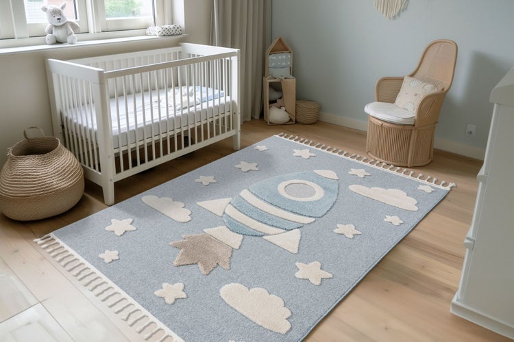 Rechteckiger Kurzflorteppich mit Vintage-Muster und griechischem Mäander-Design.